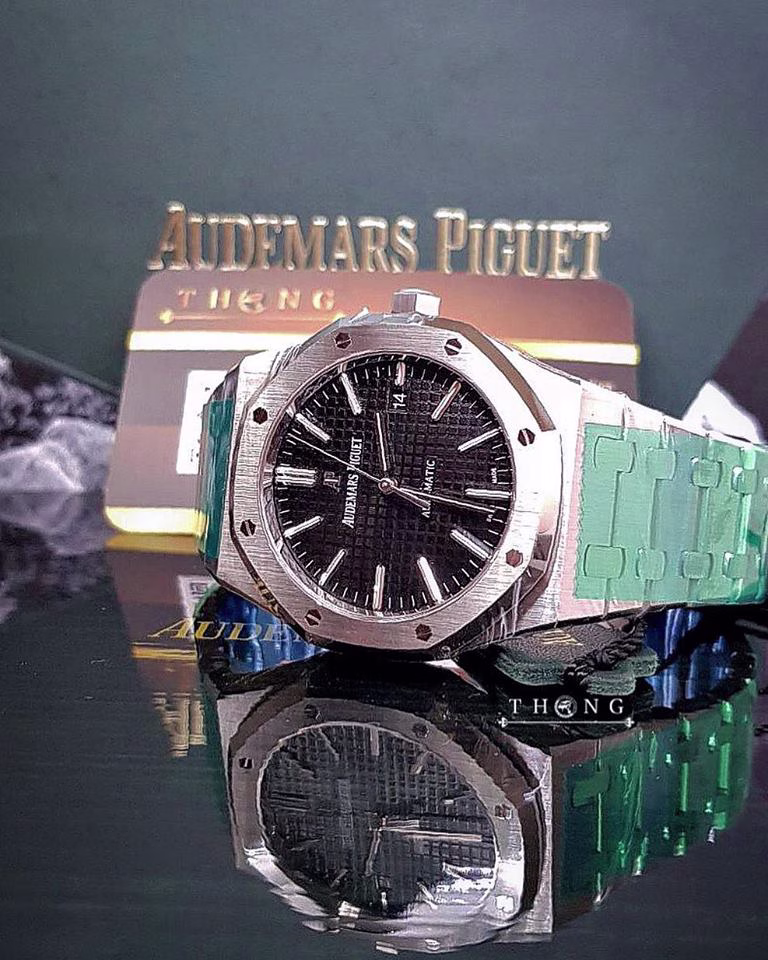 Audemars Piguet Royal Oak 15400ST. Black Dial