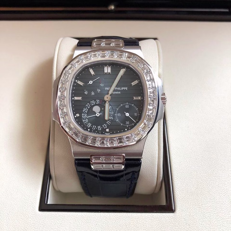 Patek Philippe 5724g-001 - Image 3