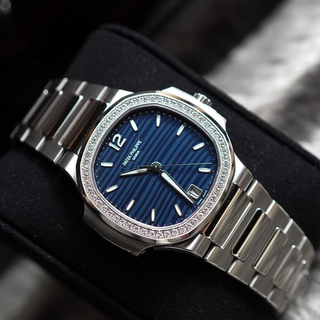 Patek Philippe Ladies' Nautilus 35 7118/1200A-001 Blue - Image 4