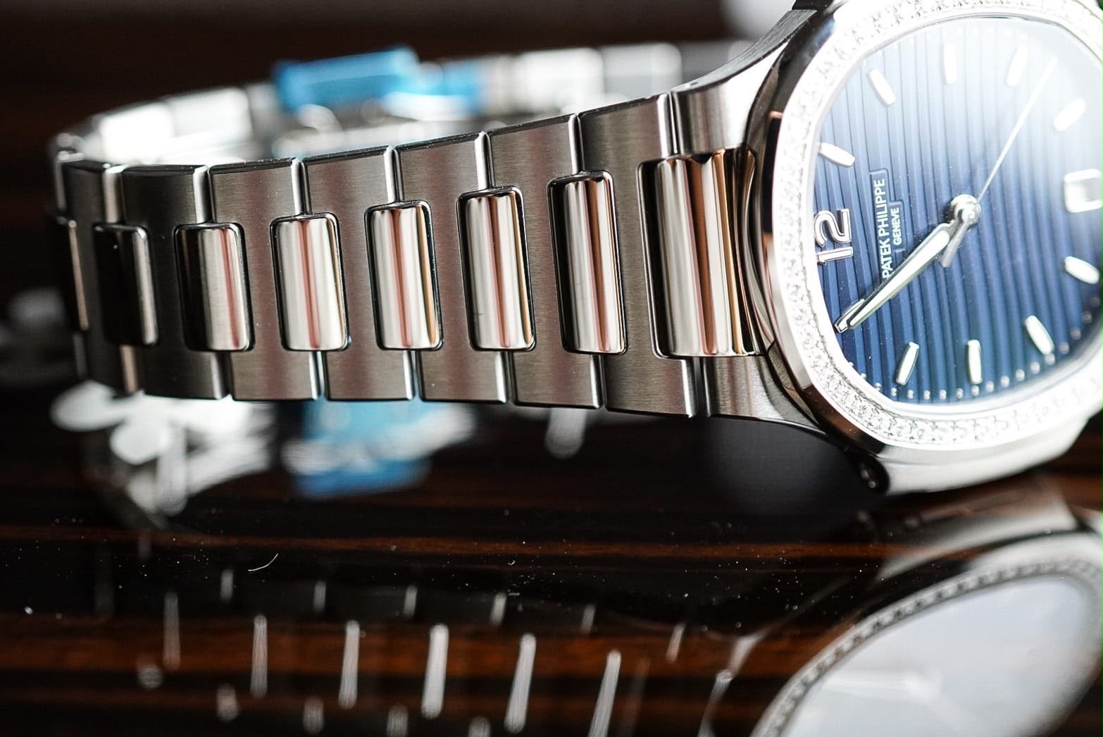 Patek Philippe Ladies' Nautilus 35 7118/1200A-001 Blue - Image 5