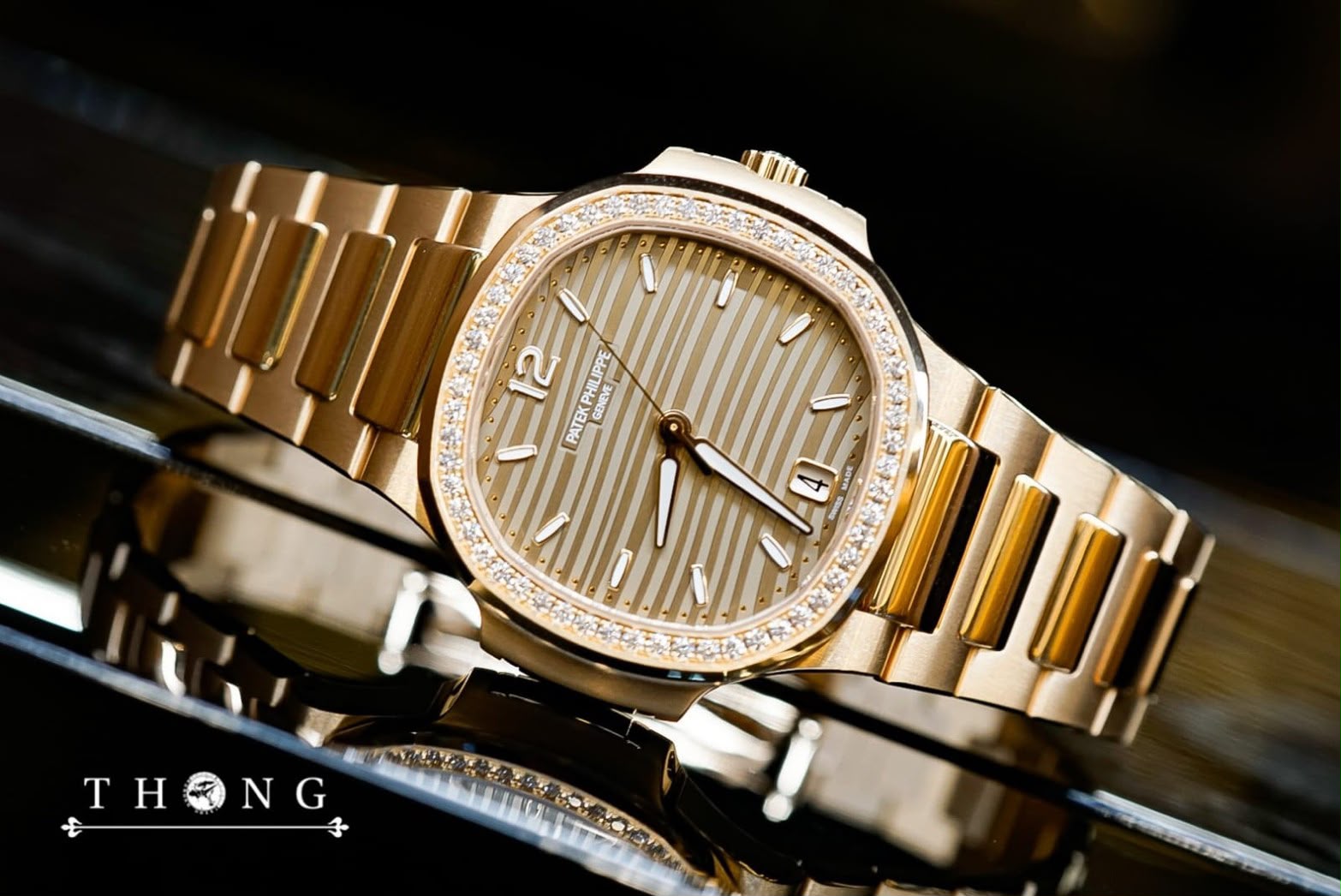 Patek Philippe Ladies' Nautilus 35 7118/1200R-010 Golden Opaline - Image 3