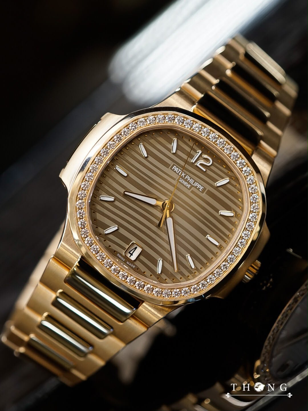 Patek Philippe Ladies' Nautilus 35 7118/1200R-010 Golden Opaline - Image 2