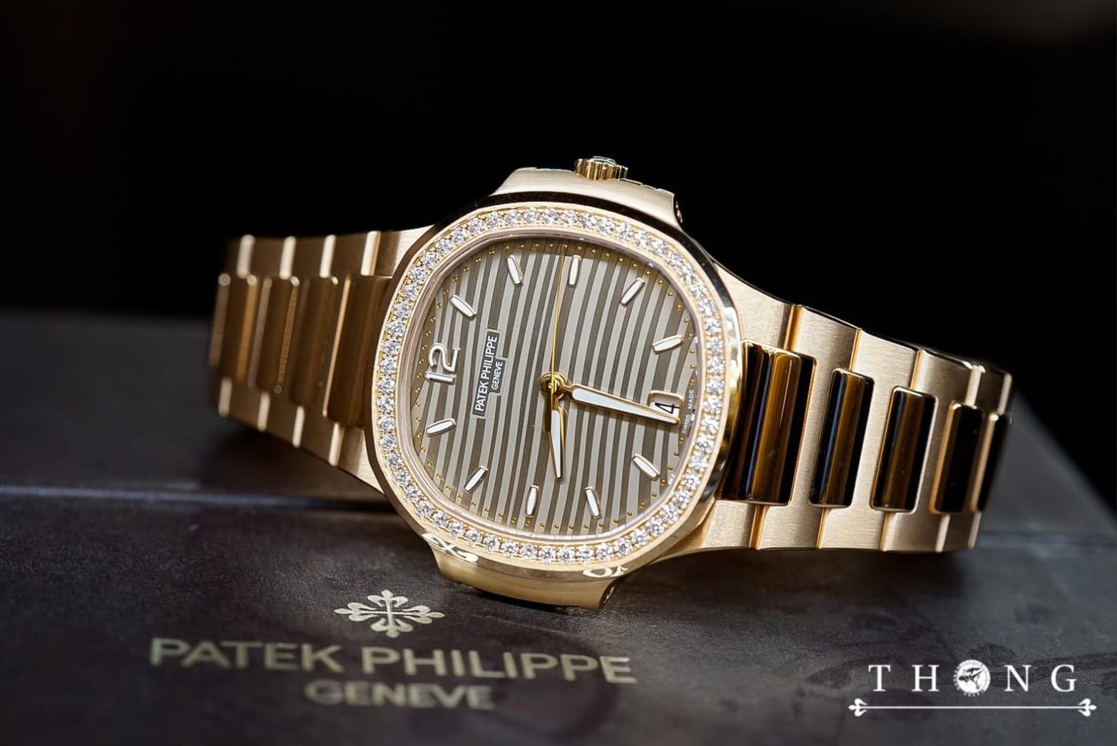 Patek Philippe Ladies' Nautilus 35 7118/1200R-010 Golden Opaline - Image 6