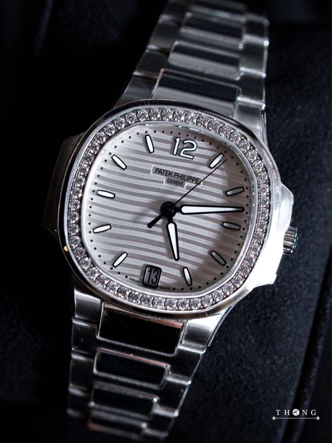 Patek Philippe Ladies' Nautilus 33 7018/1A-001 Silvery White Opaline - Image 3