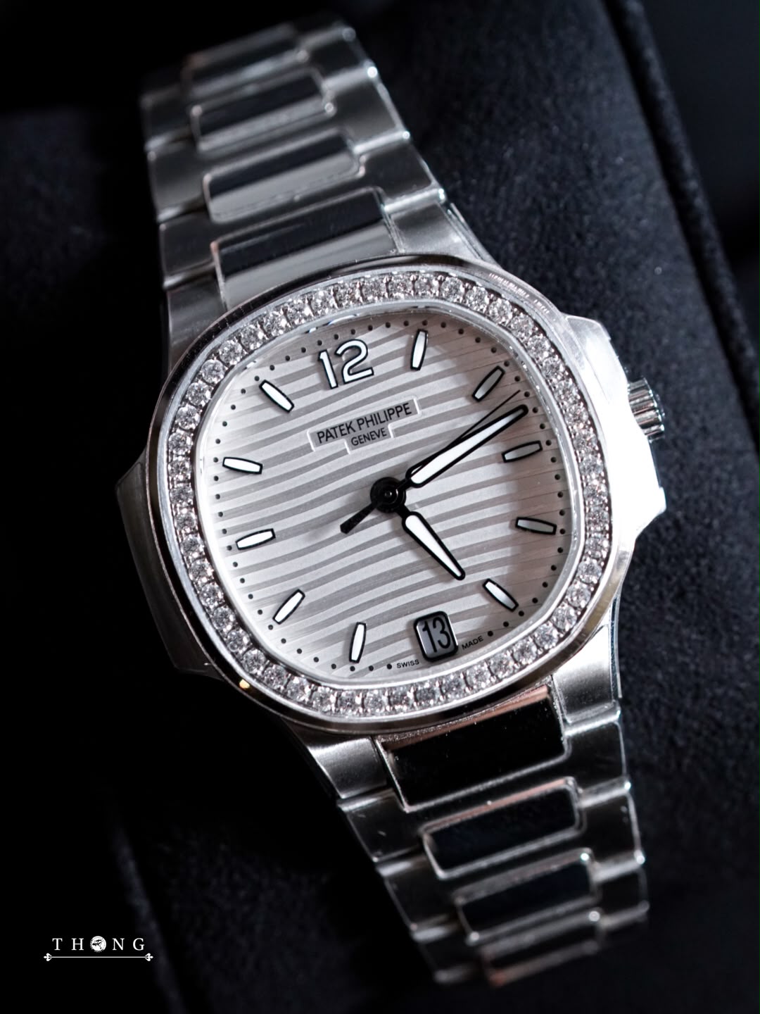 Patek Philippe Ladies' Nautilus 33 7018/1A-001 Silvery White Opaline - Image 4