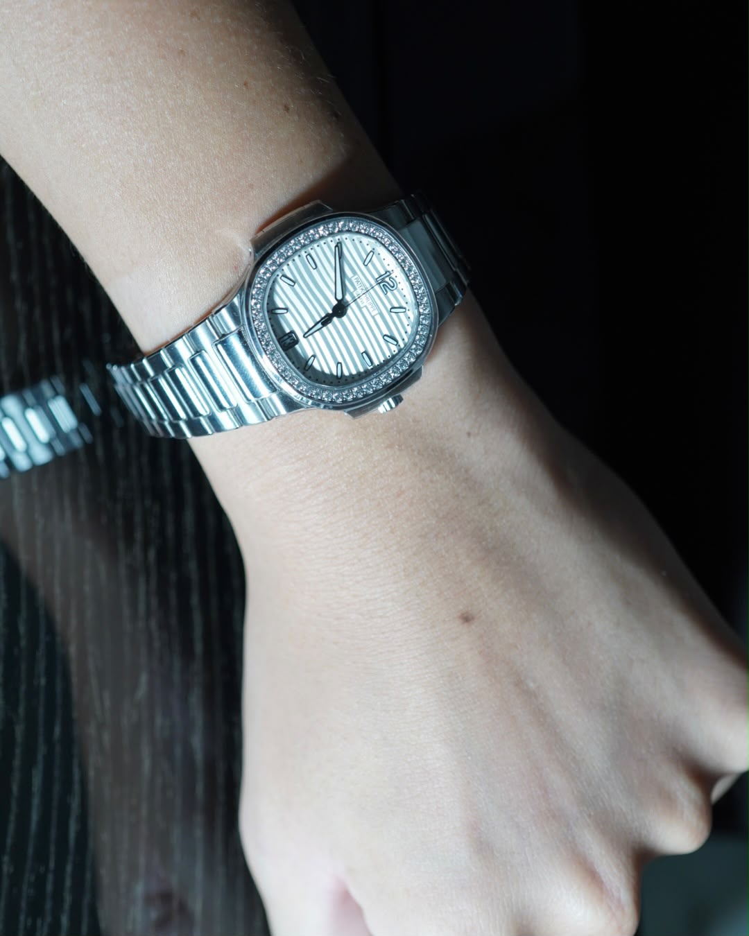 Patek Philippe Ladies' Nautilus 33 7018/1A-001 Silvery White Opaline - Image 7