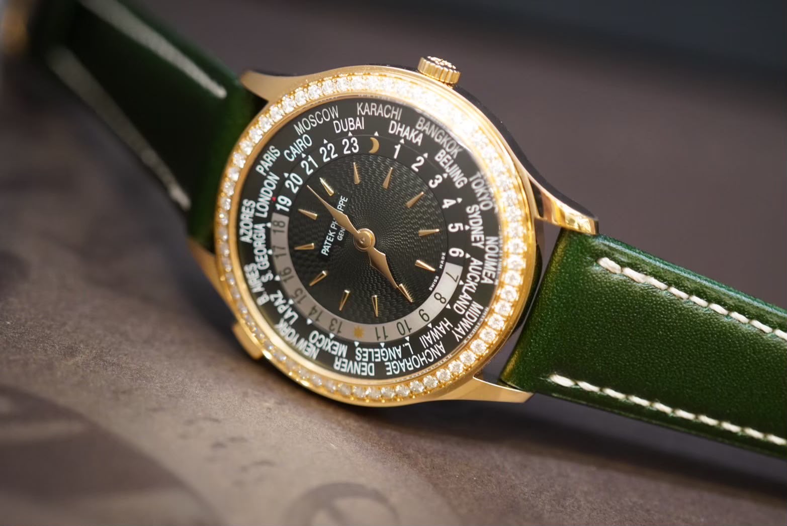 Patek Philippe Complications World Time 36 7130R-014 Olive Green - Image 2