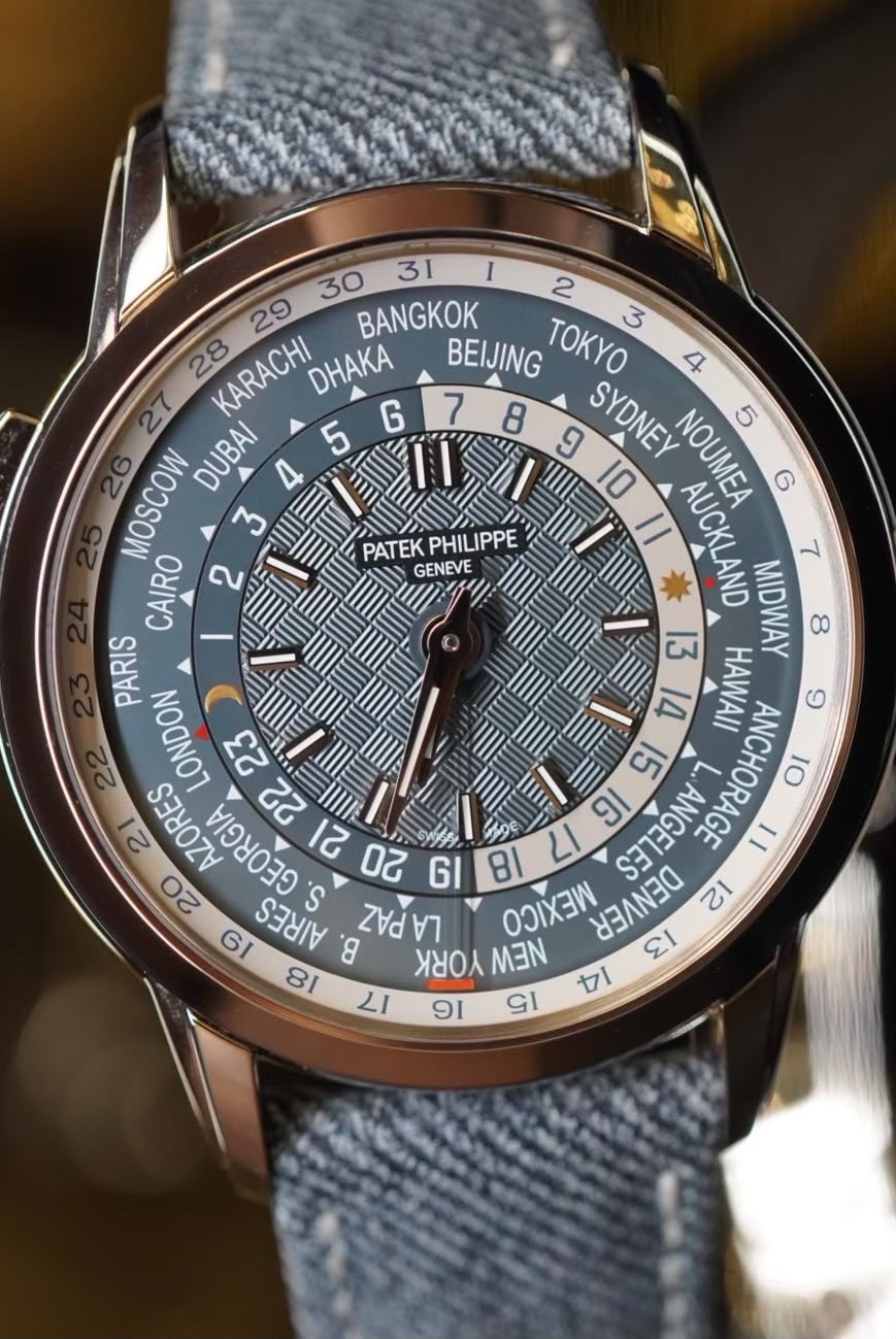 Patek Philippe Complications World Time 40 5330G-001 Opaline Blue-Gray - Image 4