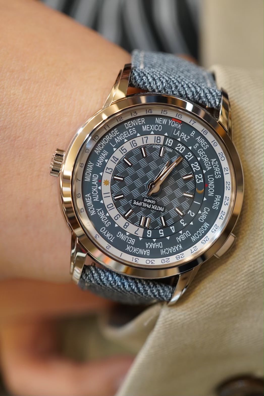 Patek Philippe Complications World Time 40 5330G-001 Opaline Blue-Gray - Image 7