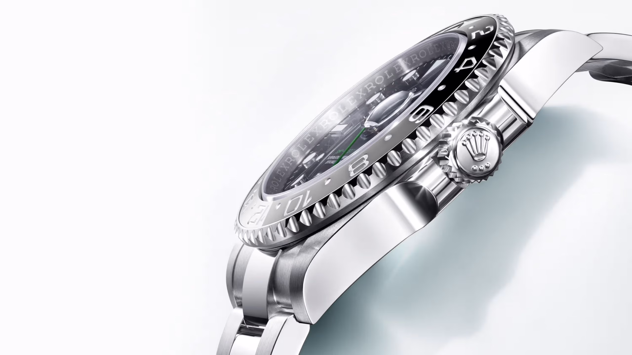 ด้านข้าง Rolex GMT-Master II 126710GRNR-0004 Black "Bruce Wayne" Oyster side