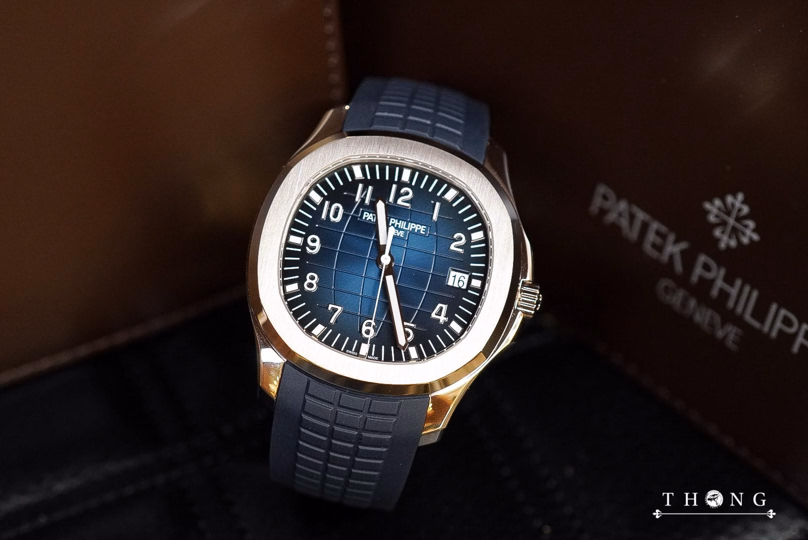 Patek Philippe Aquanaut "Jumbo" 5168G-001 Sunburst Blue - Image 2