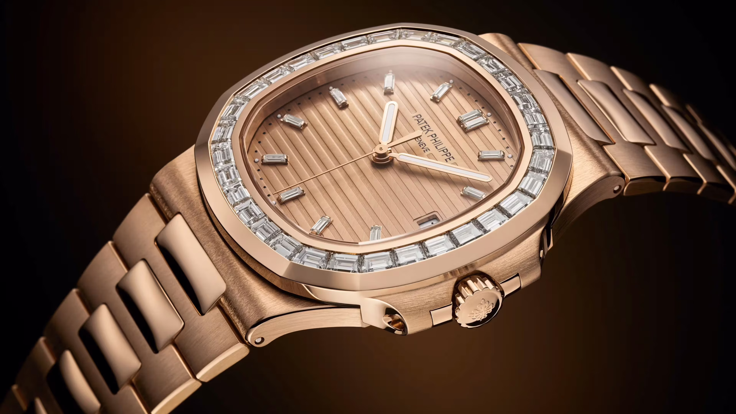 Patek Philippe Nautilus 5723/1R-001 Sunburst Rose-Gilt