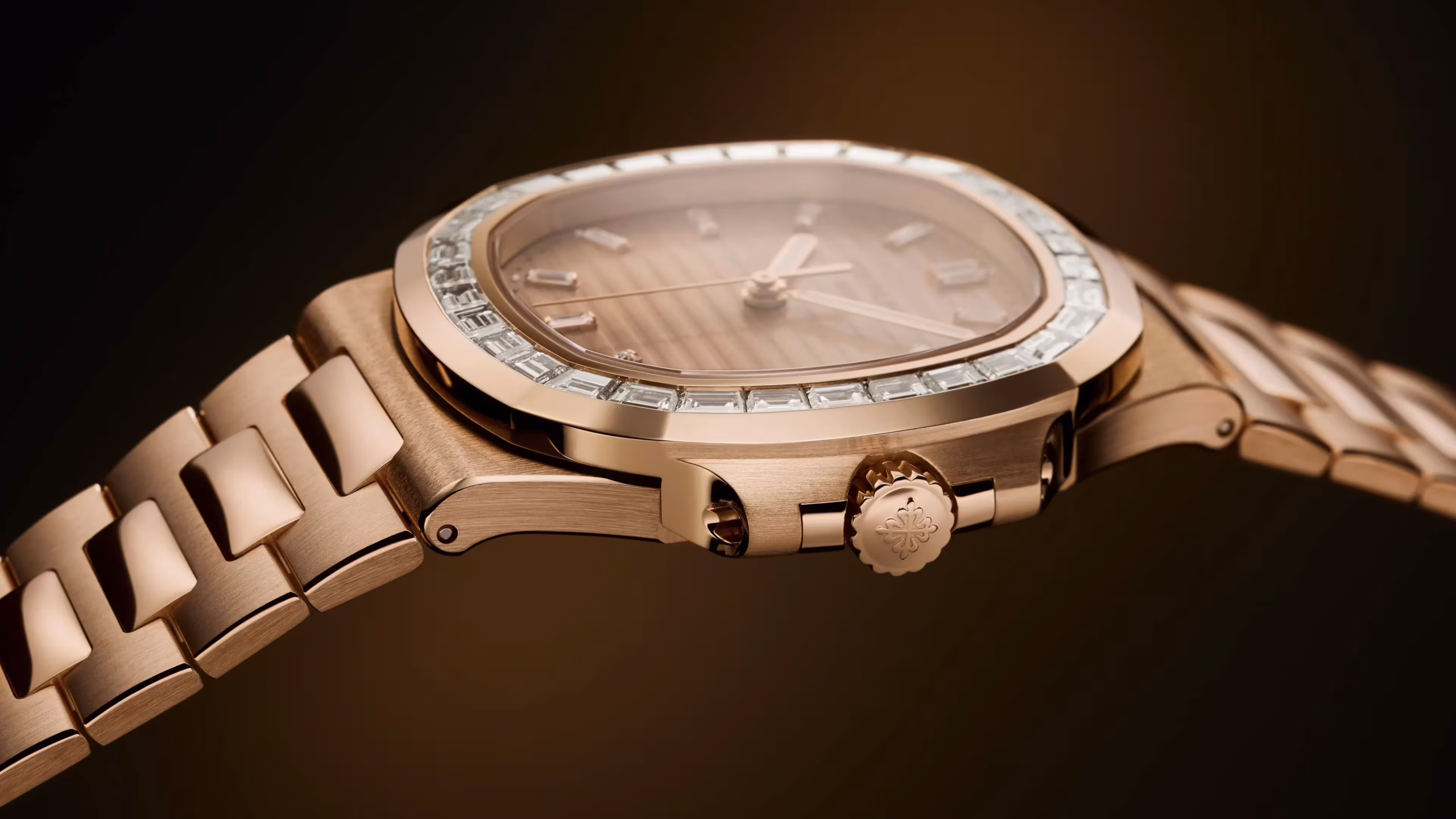 Patek Philippe Nautilus 5723/1R-001 Sunburst Rose-Gilt