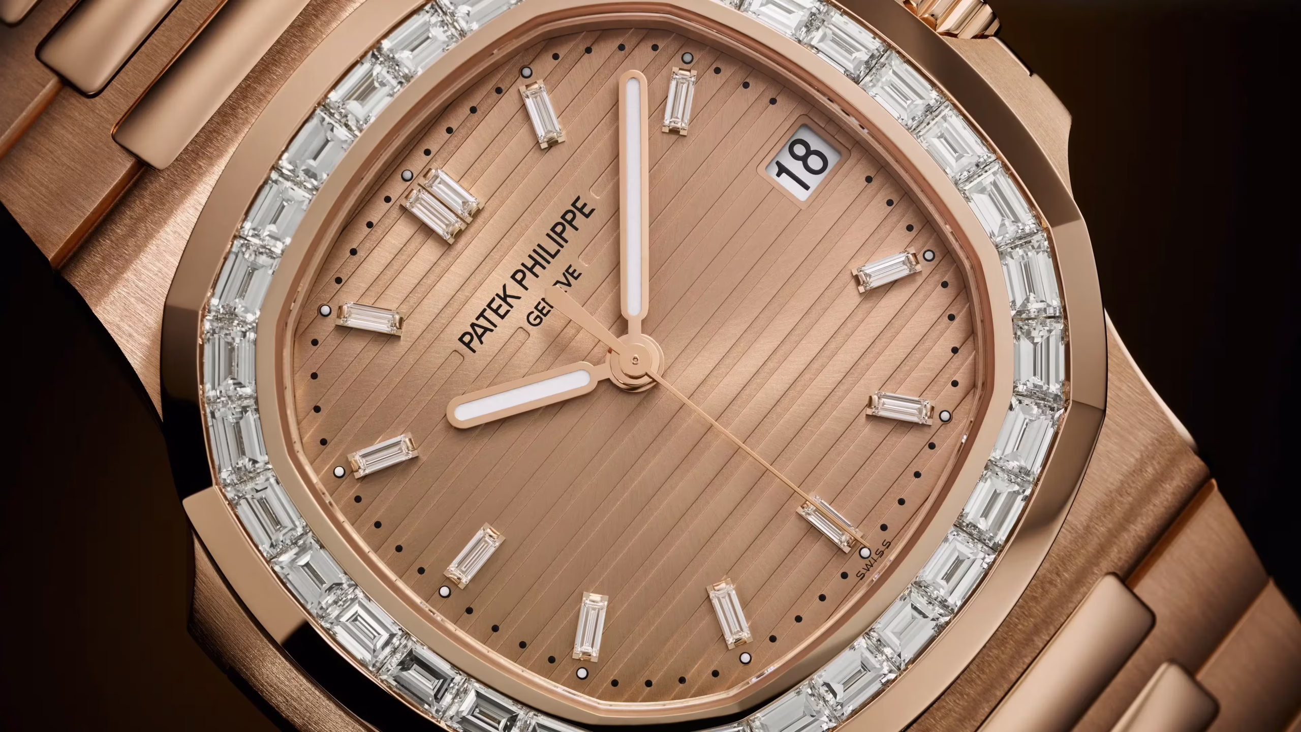 Patek Philippe Nautilus 5723/1R-001 Sunburst Rose-Gilt